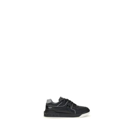 One Stud Low-Top Sneakers